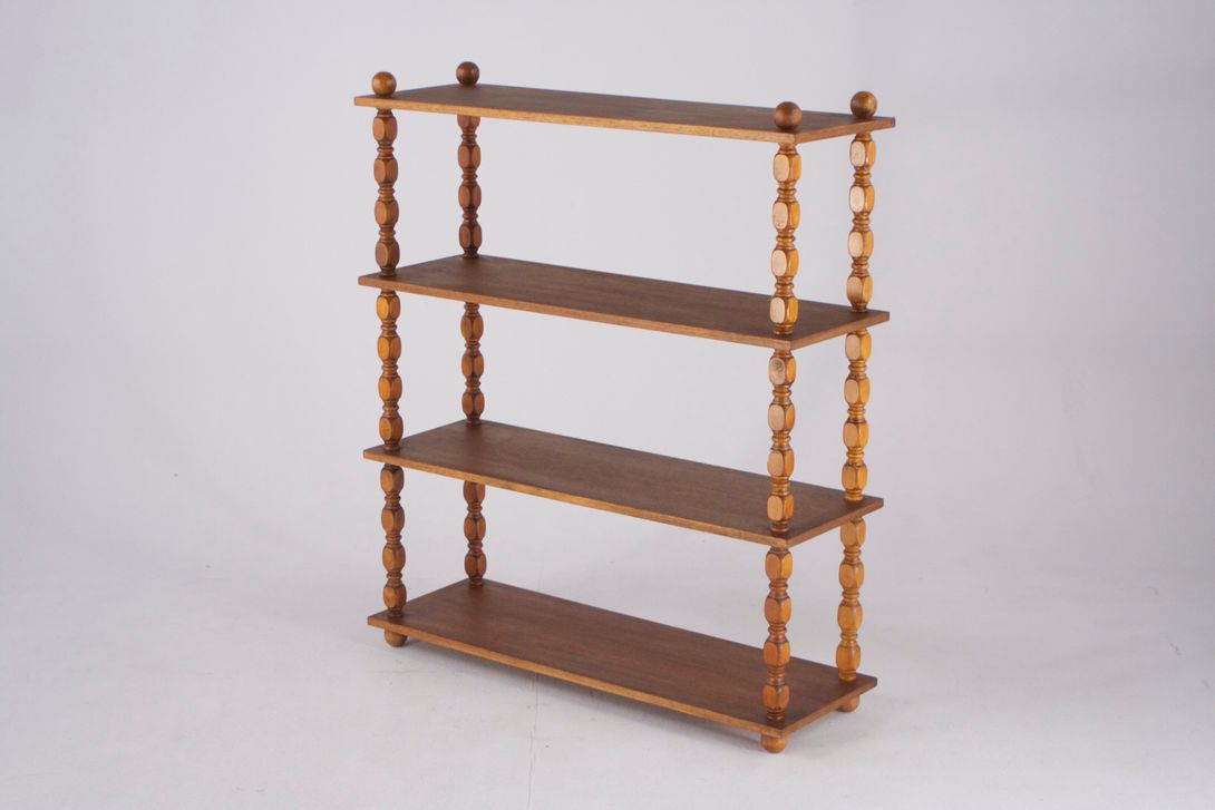 Foto Light Wood Shelf with Unturned Statics Netherlands 1930 *