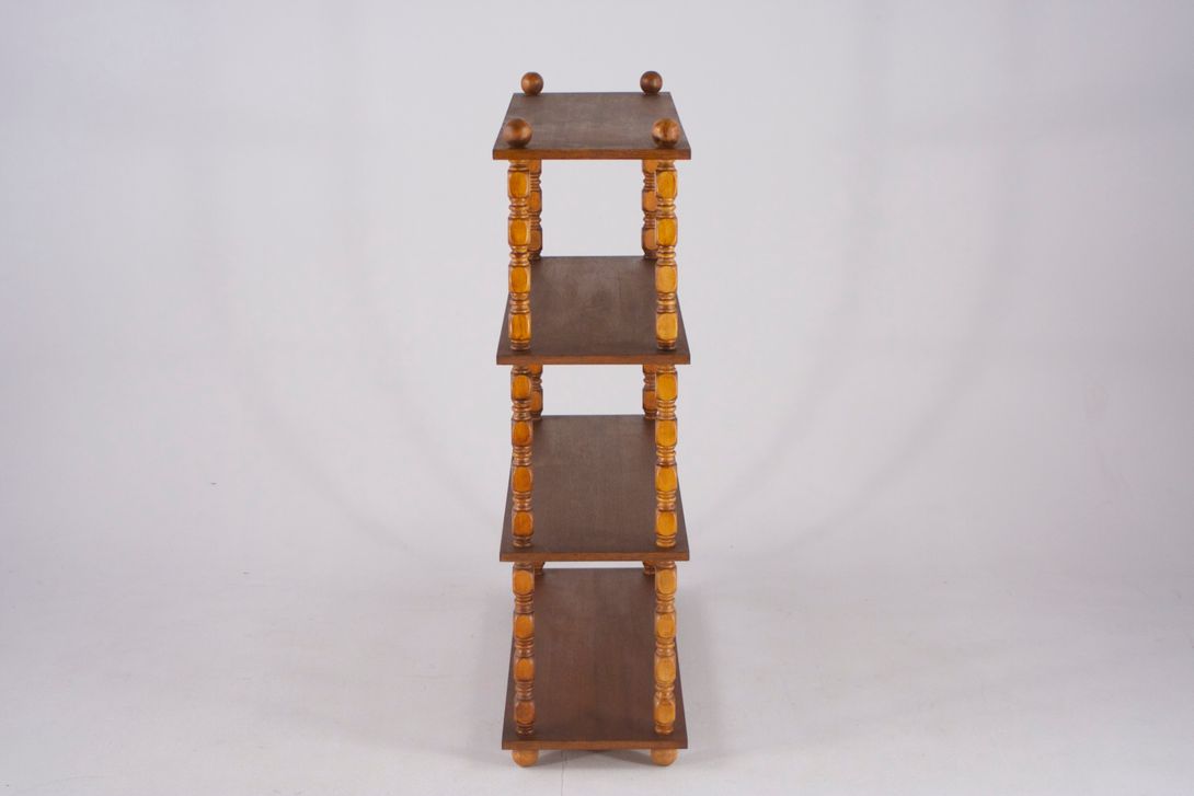 Foto Light Wood Shelf with Unturned Statics Netherlands 1930 *
