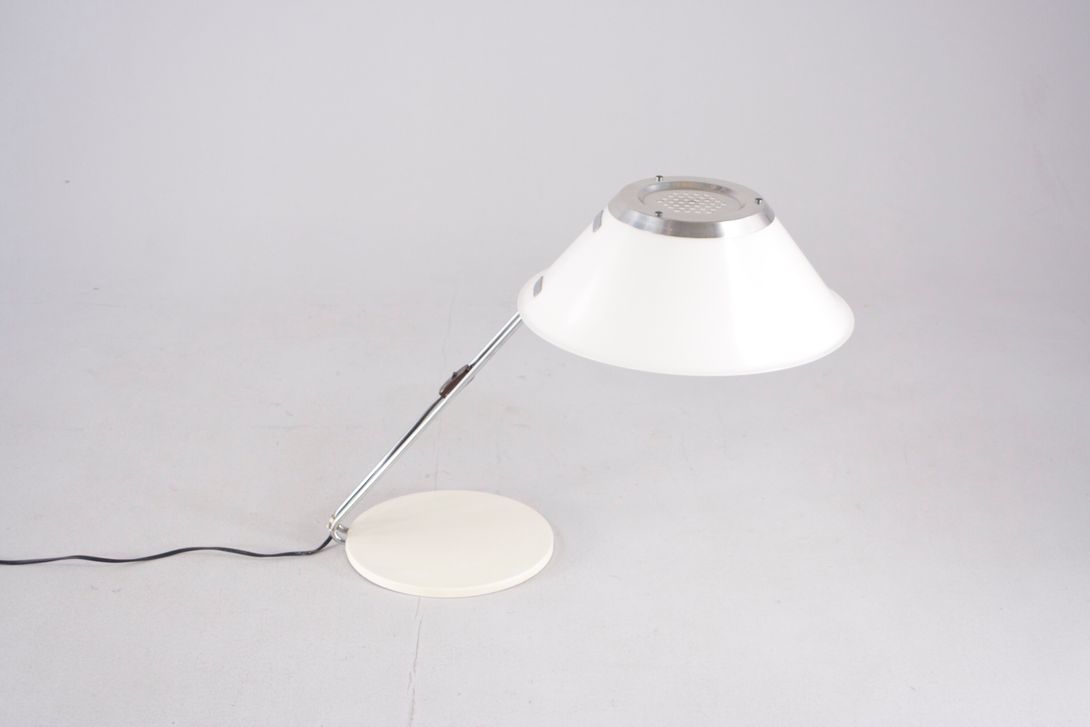 Foto White Table Lamp With Metal Lamp-Neck h55 *