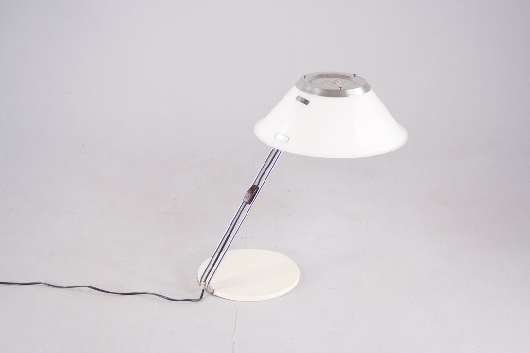 Foto White Table Lamp With Metal Lamp-Neck h55 *