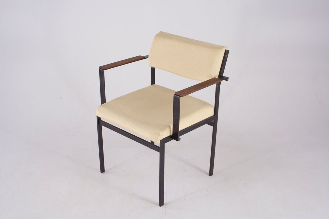 Foto Beige Upholstered Chair from the Nederlands with Angular Metal Frame and Rosewood Armrests 1960 *