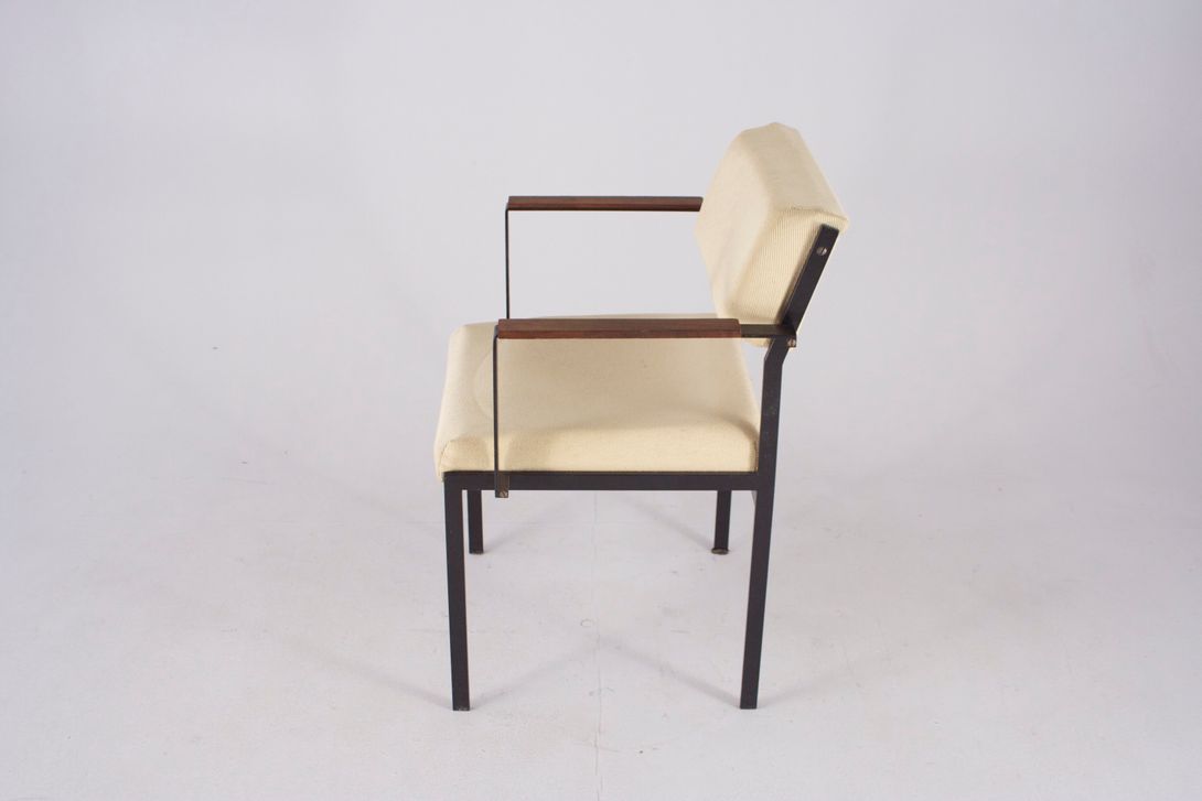 Foto Beige Upholstered Chair from the Nederlands with Angular Metal Frame and Rosewood Armrests 1960 *
