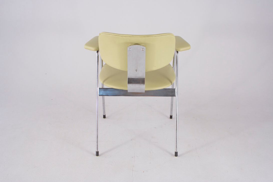Foto Armchair With Beige Upholstery And Metal Frame