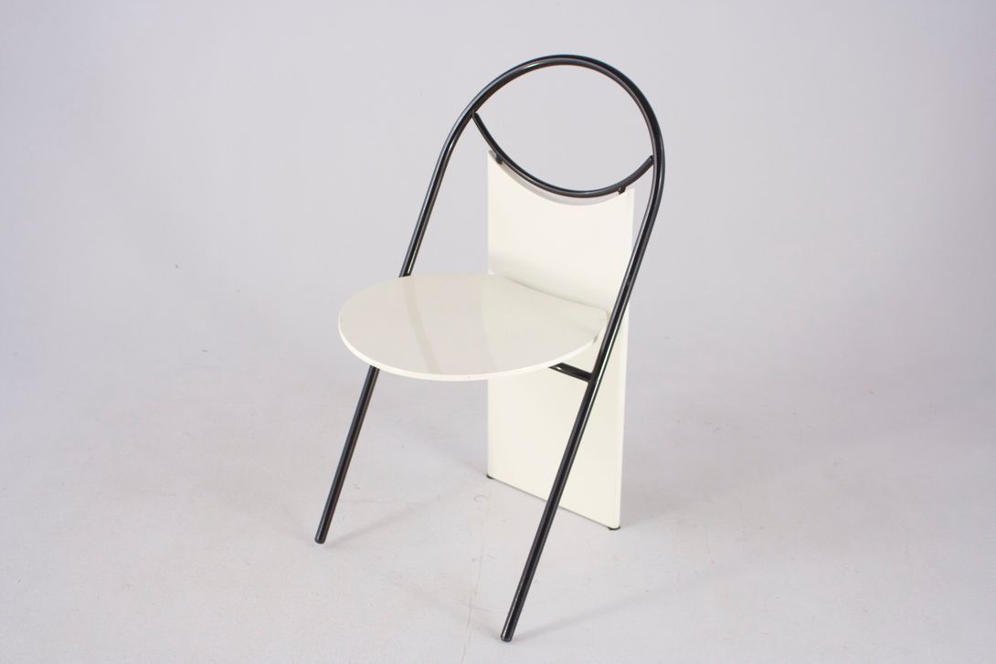 Foto Sober and  Geometric Black and White Chair in Memphis Style, Italy 1983