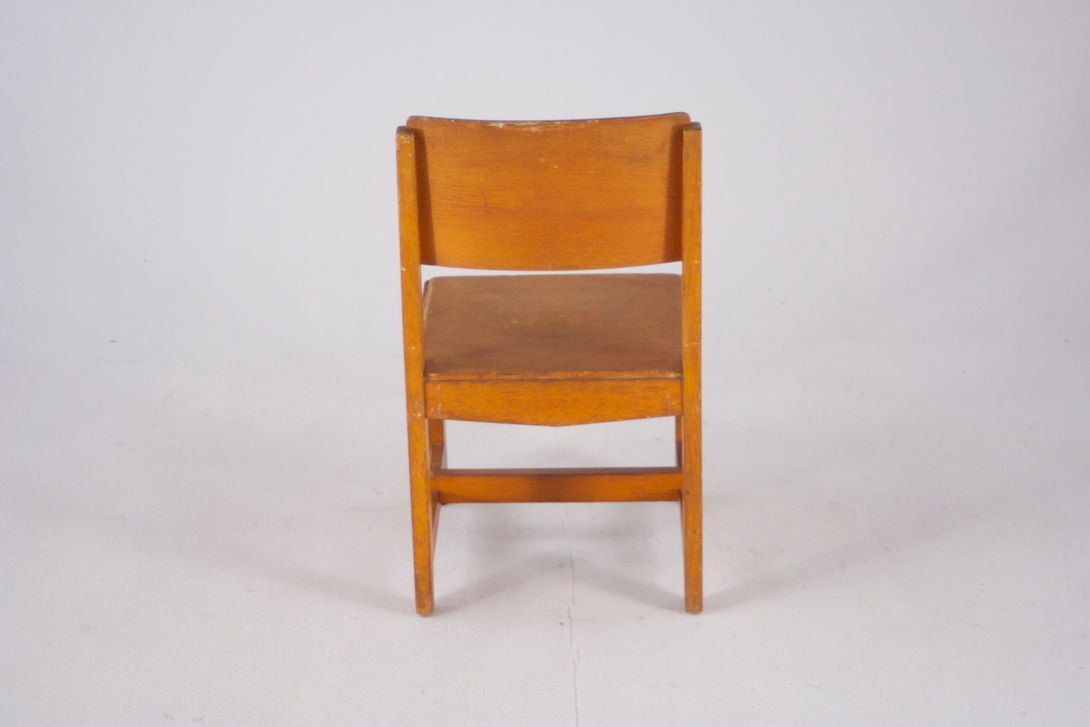 Foto Solid Wooden Children&#8217;s Chair With Matching Table *