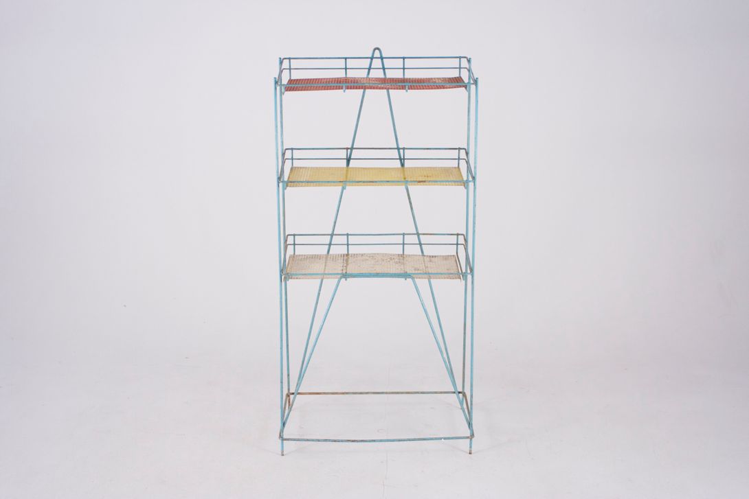 Foto Blue Metall Shelf with Colorful Depositions *