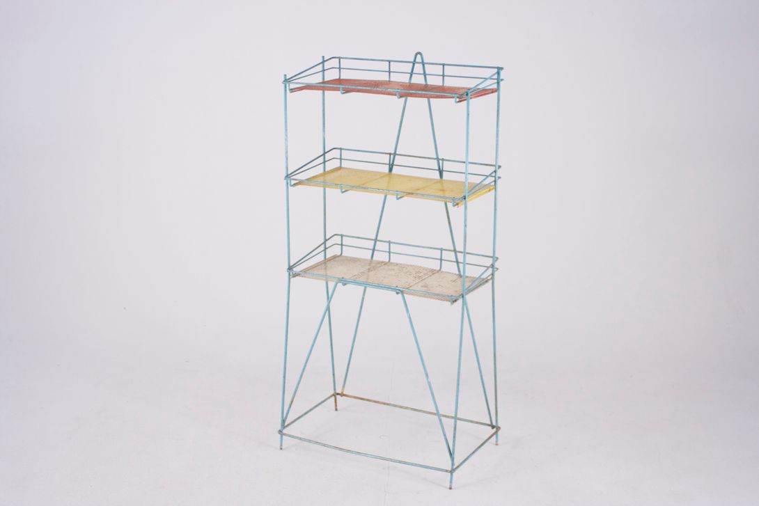 Foto Blue Metall Shelf with Colorful Depositions *
