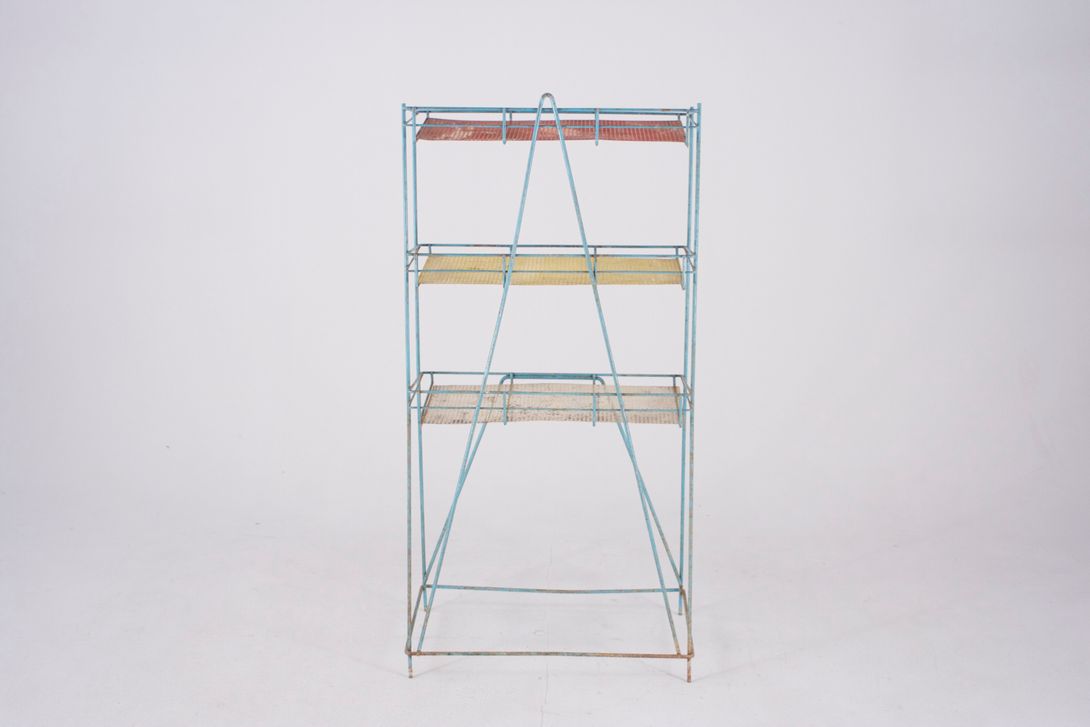 Foto Blue Metall Shelf with Colorful Depositions *