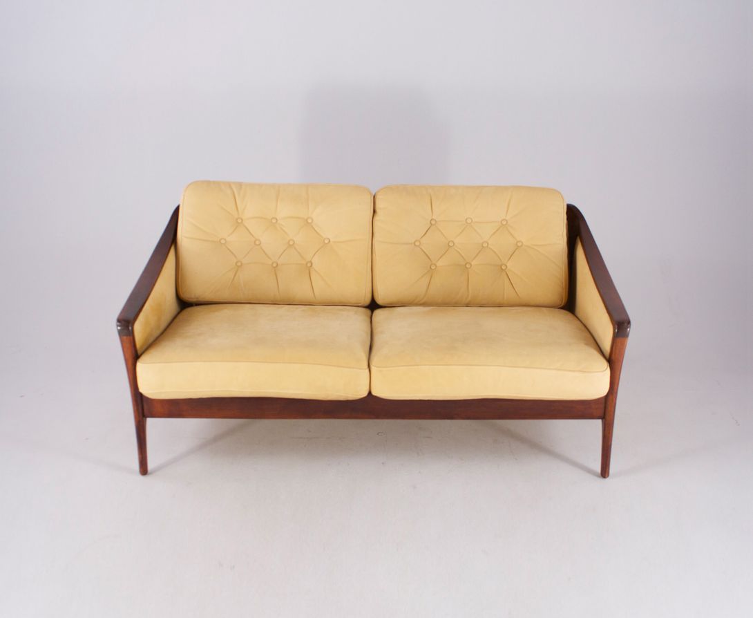 Foto Beige Leather Sofa With Dark Wooden Frame 1970 h150x85x74