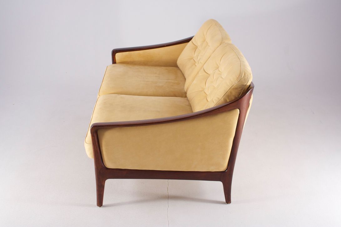 Foto Beige Leather Sofa With Dark Wooden Frame 1970 h150x85x74