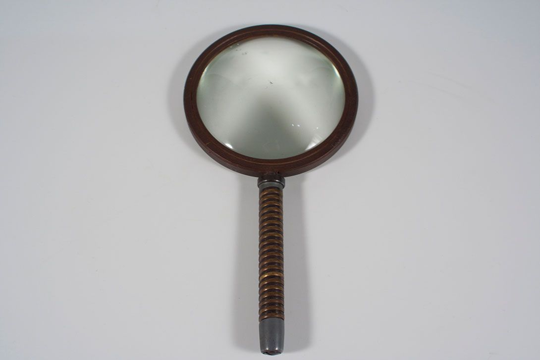 Foto Magnifying Glass With Twisted Metal Handle h38x15
