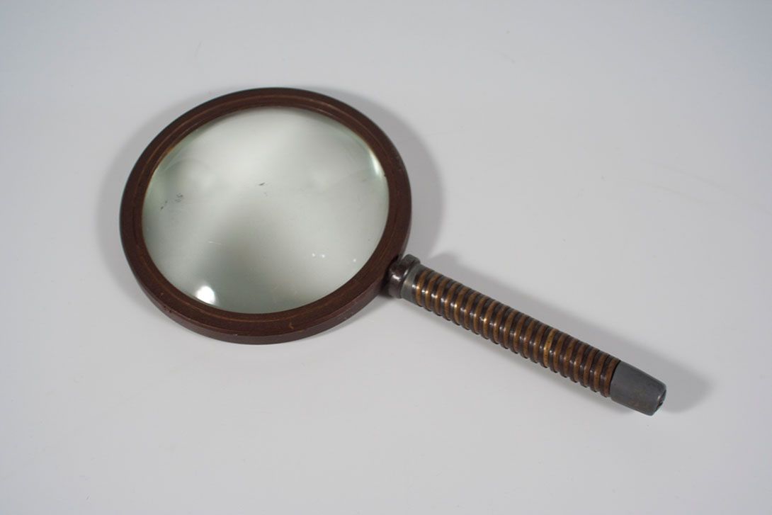 Foto Magnifying Glass With Twisted Metal Handle h38x15
