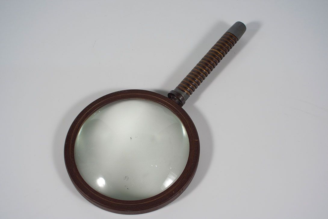 Foto Magnifying Glass With Twisted Metal Handle h38x15
