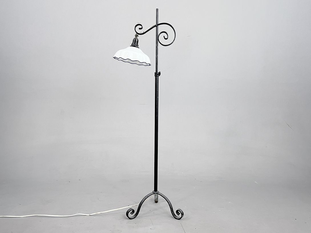Foto Metal Floor Lamp with White Glass Shade C2 h170