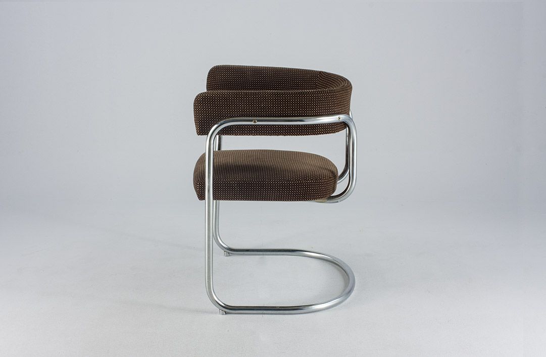 Foto GDR Brown Swinger Armchair Palast der Republik 1972