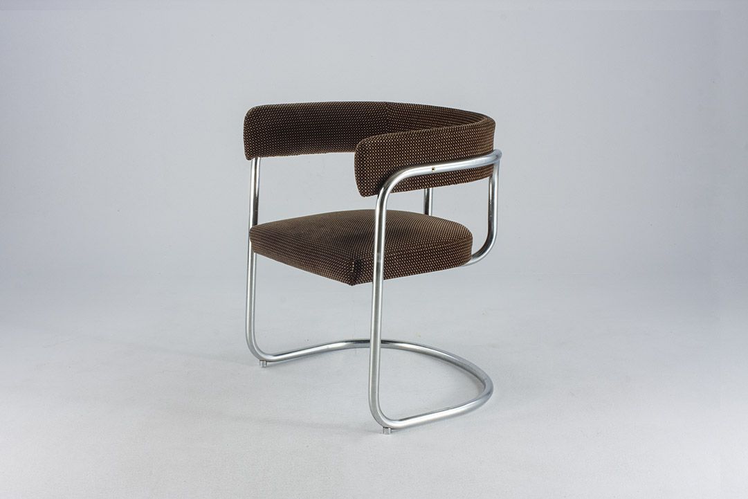 Foto GDR Brown Swinger Armchair Palast der Republik 1972