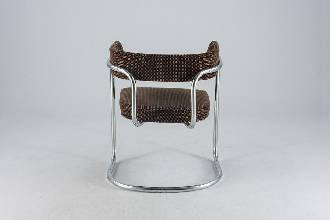 Foto GDR Brown Swinger Armchair Palast der Republik 1972