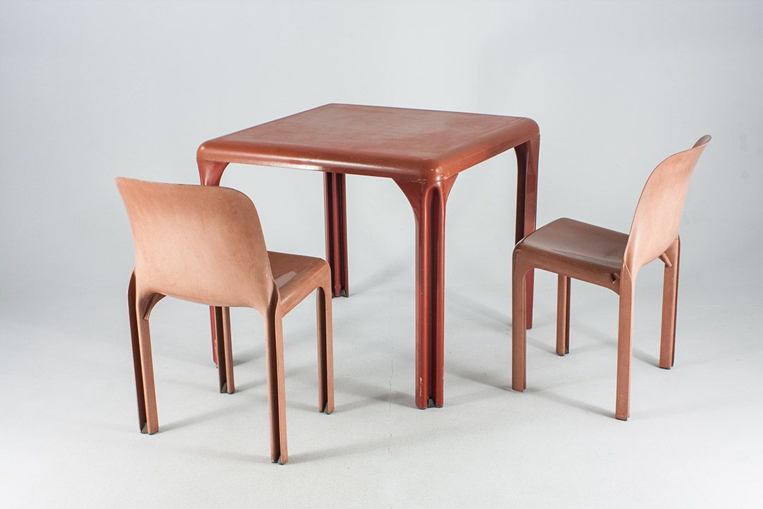 Foto Red-Brown Magistretti Dining Set / Stacking Chair by Artemide