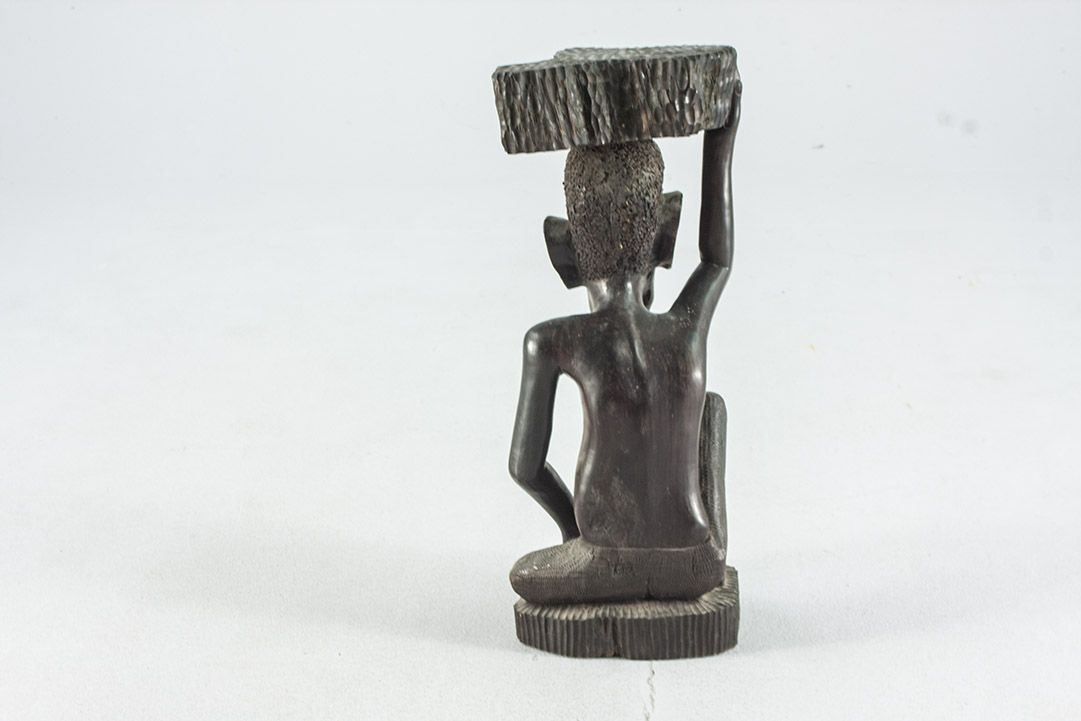 Foto African Sculpture, Nude Man Sitting, Holding Stone on Head