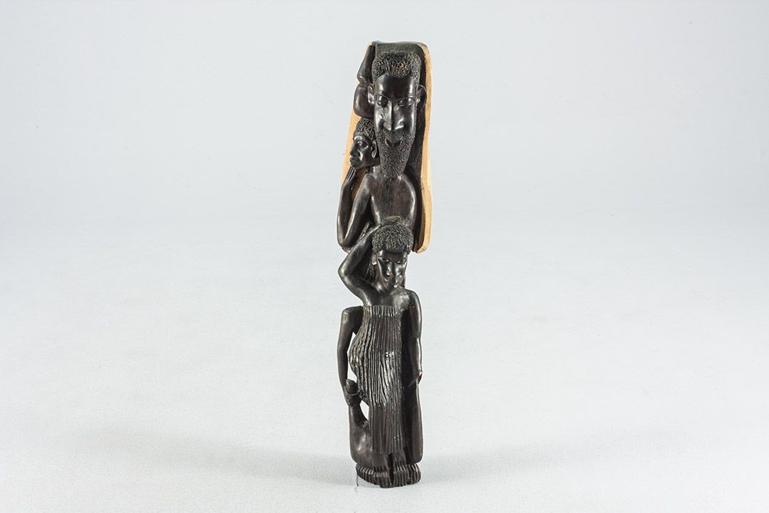 Foto African Sculpture, Two Women Holding Men on Their Shoulders