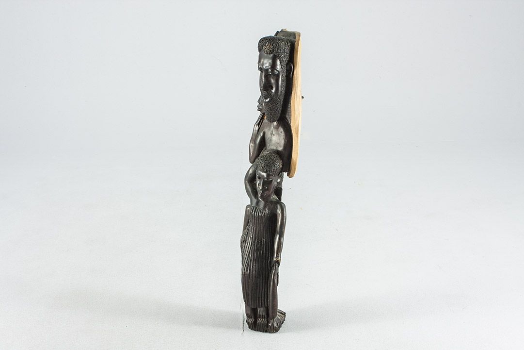 Foto African Sculpture, Two Women Holding Men on Their Shoulders