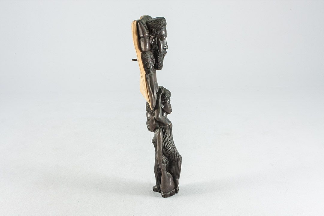 Foto African Sculpture, Two Women Holding Men on Their Shoulders