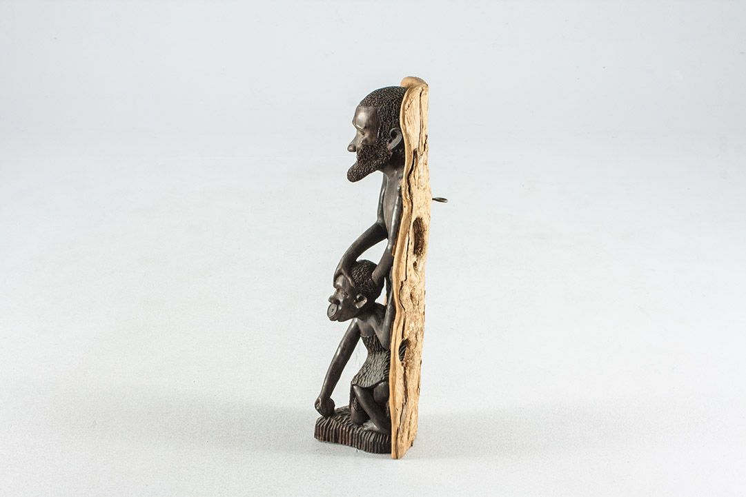 Foto African Sculpture, Father Holding His Sons Head