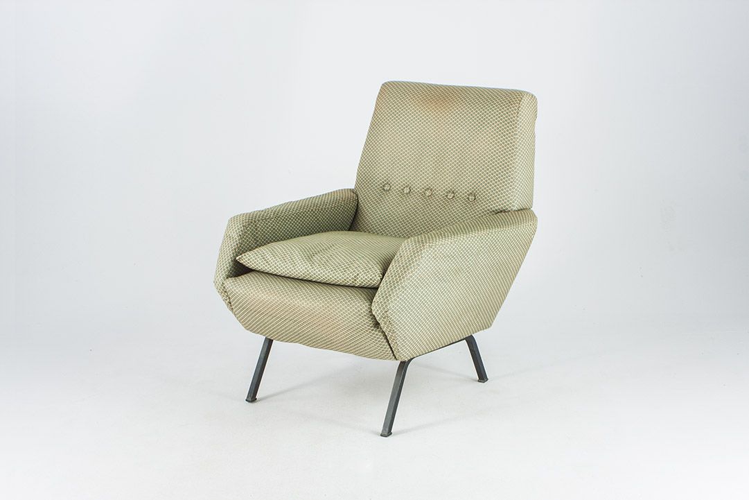 Foto Armchair With Green Pattern, Angular Shape, Metal Legs