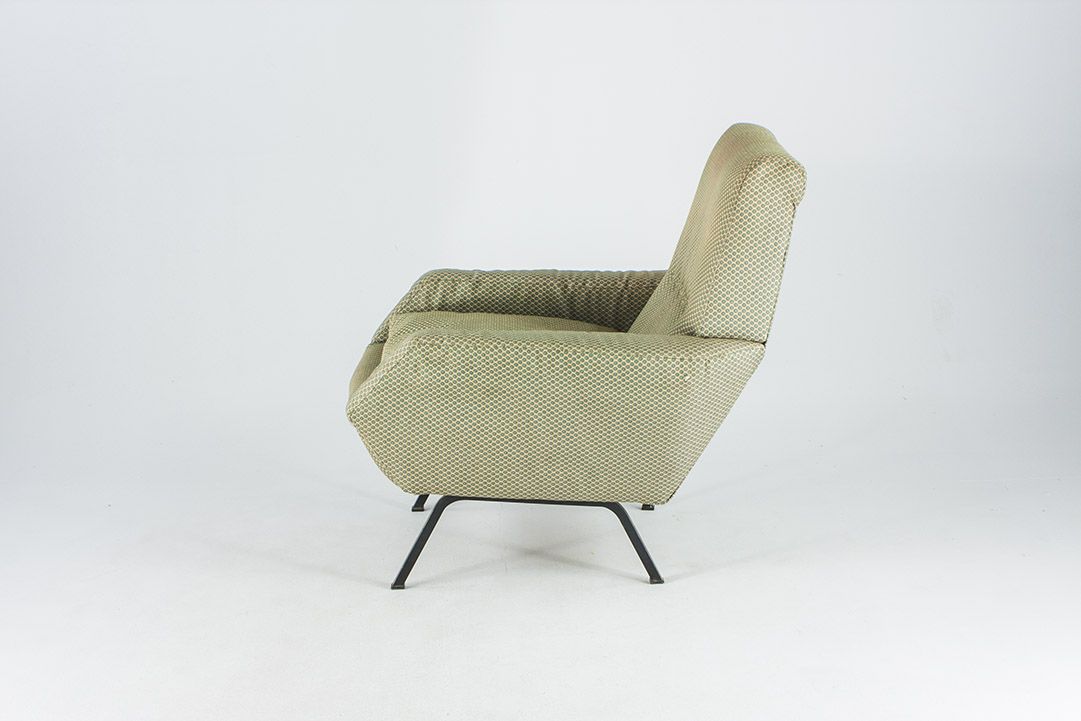 Foto Armchair With Green Pattern, Angular Shape, Metal Legs