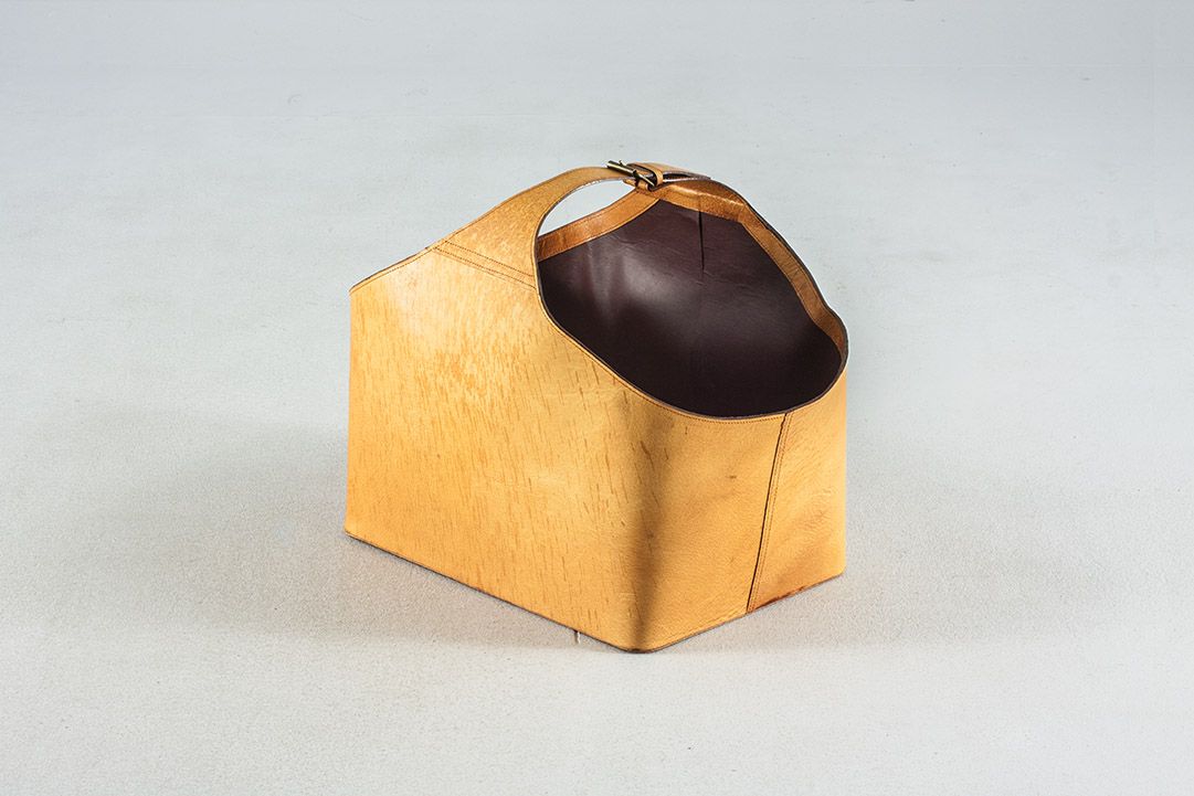 Foto Leather Hamper for Firewood 1960