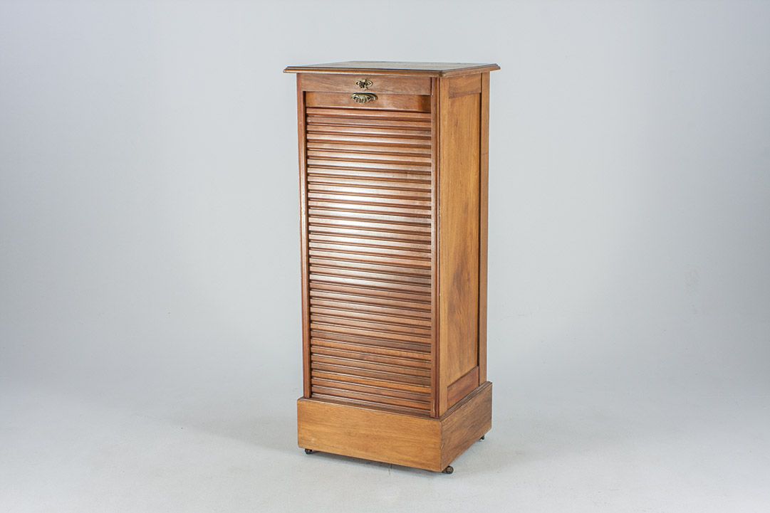 Foto Wooden Role-Fronted Filing Cabinet