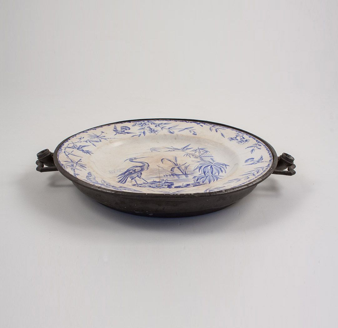 Foto Vintage Hotplate, White with blue Decor, Crane and Floral Pattern