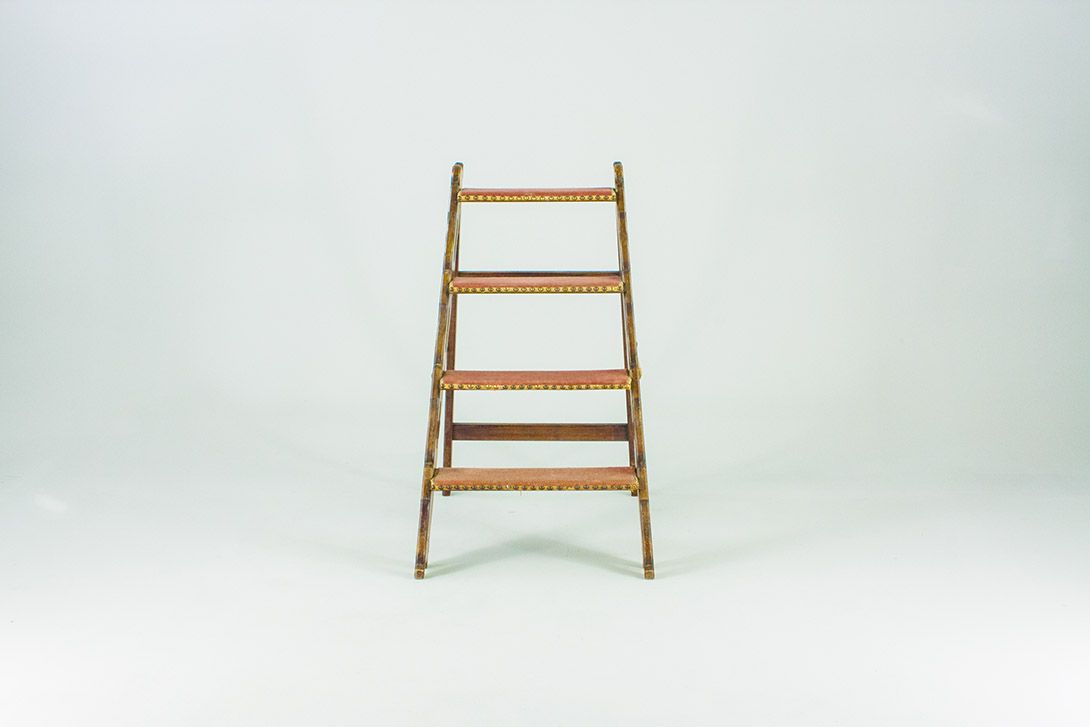 Foto Upholstered Wooden Library Ladder Vintage