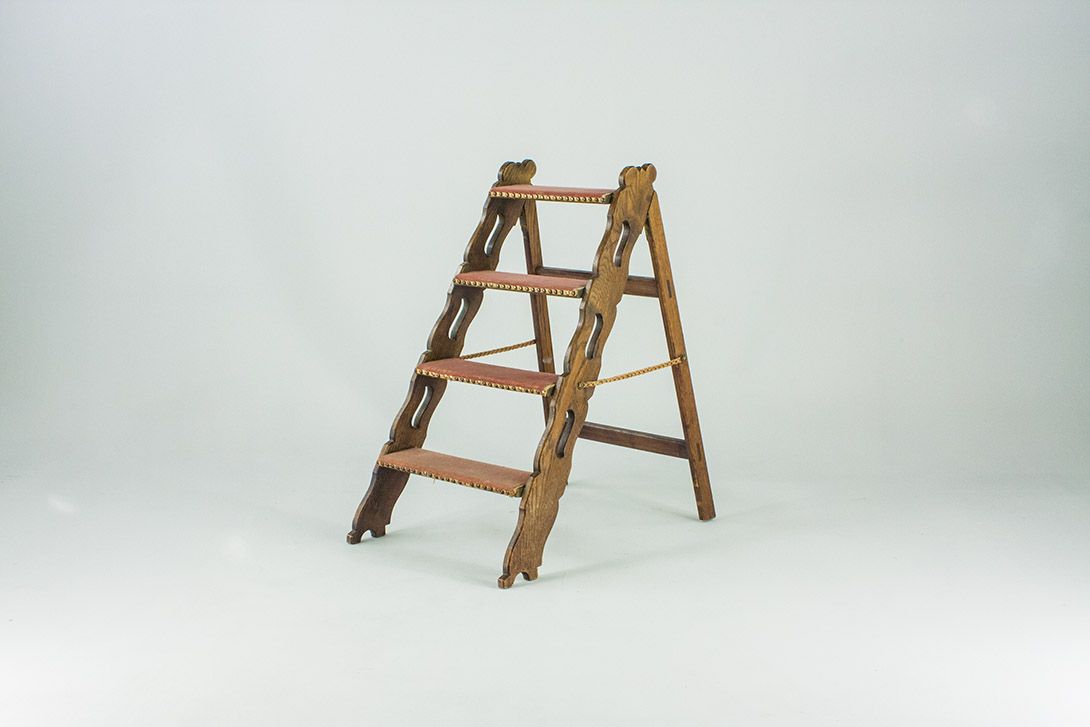 Foto Upholstered Wooden Library Ladder Vintage
