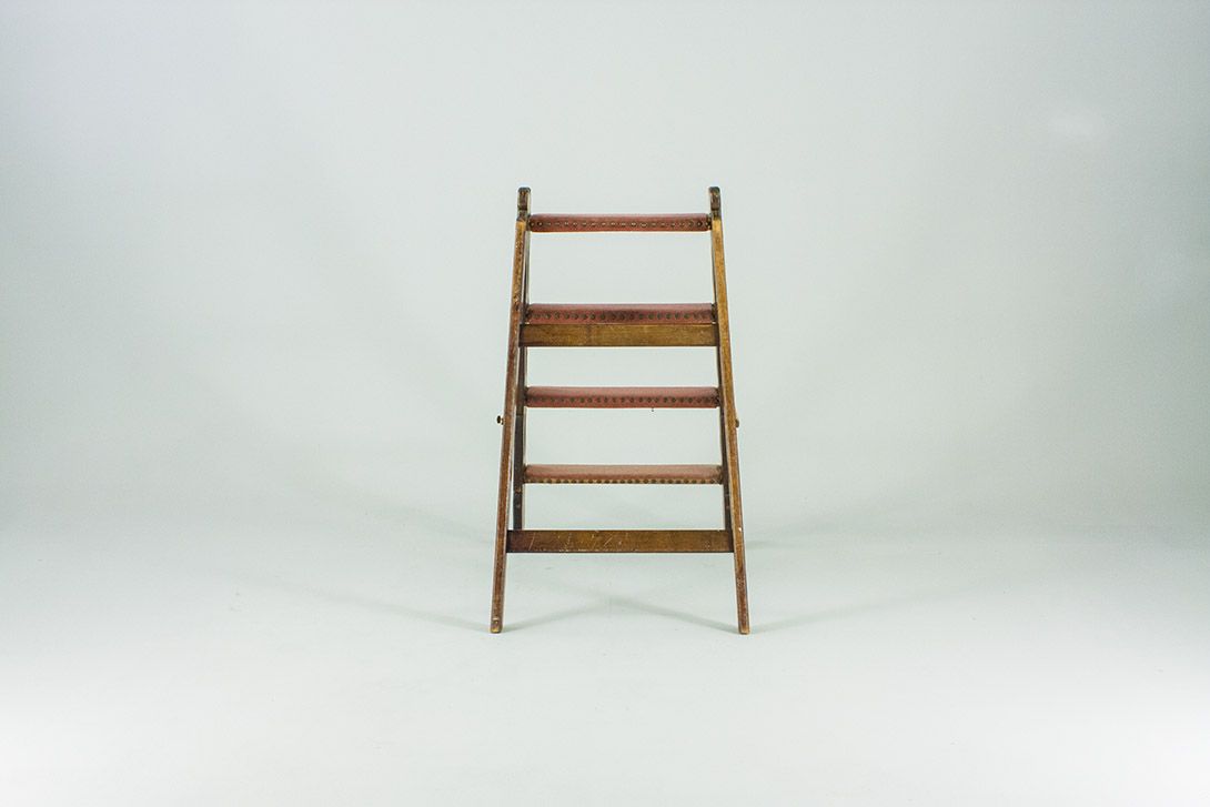Foto Upholstered Wooden Library Ladder Vintage