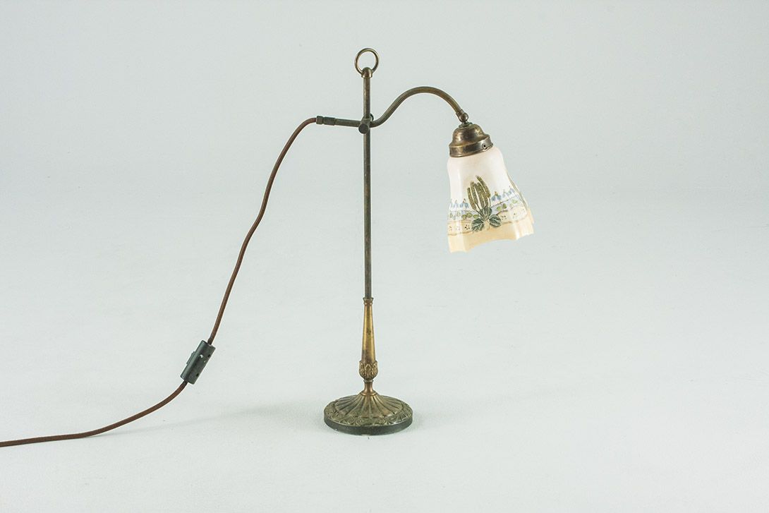 Foto Brass Art Nouveau Desk Lamp with Picturesque Glass Shade h60