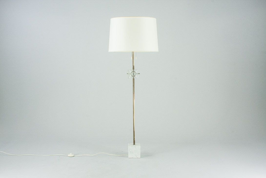 Foto White Floor Lamp with Rectangular Stand Frankfurt 1956 h156 F3
