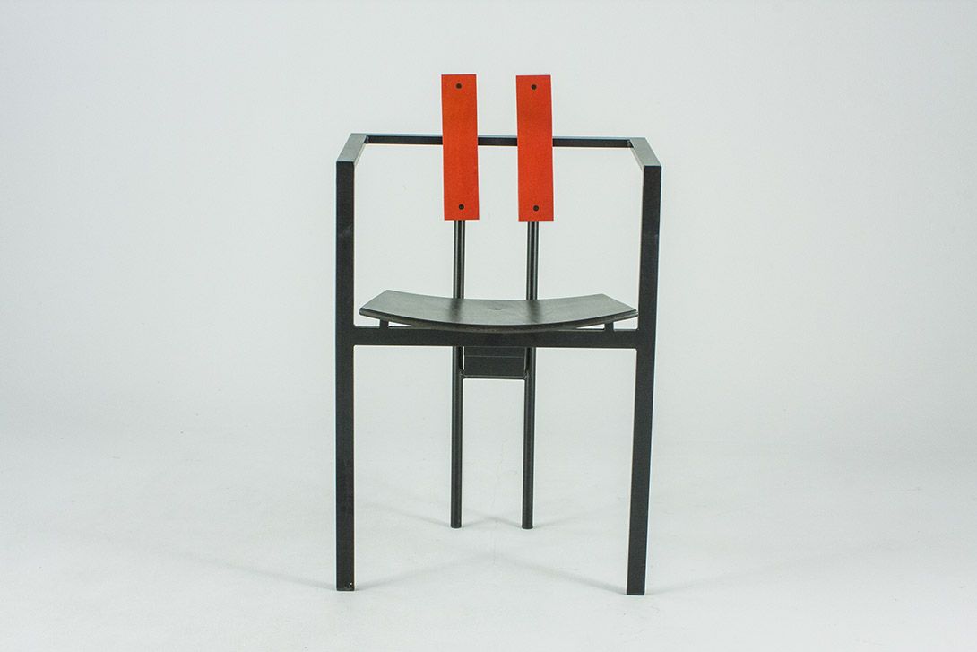 Foto Black New Wave Chair with Red Detail