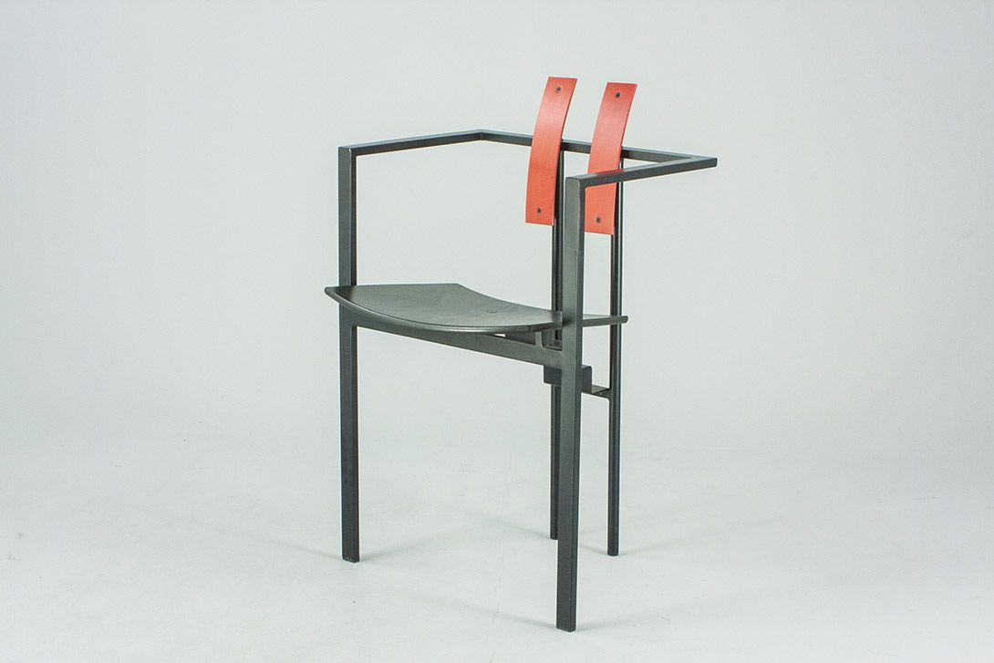 Foto Black New Wave Chair with Red Detail