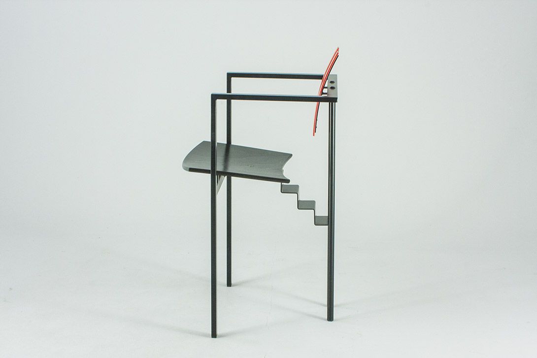 Foto Black New Wave Chair with Red Detail