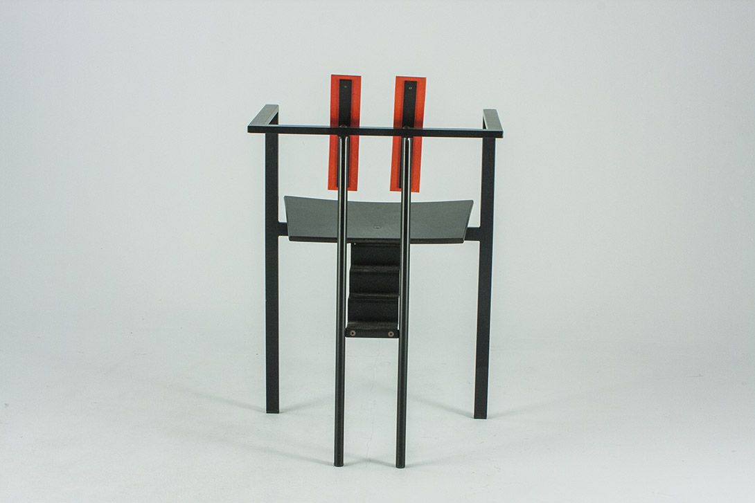 Foto Black New Wave Chair with Red Detail