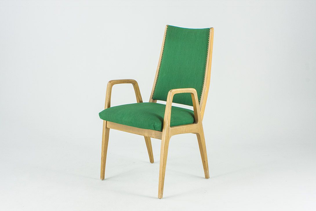 Foto Wooden Armchair with Green Upholstery, High Number