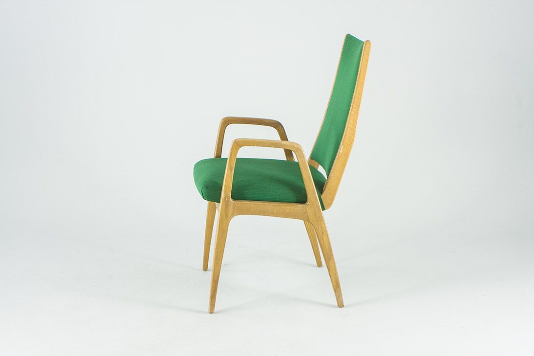 Foto Wooden Armchair with Green Upholstery, High Number