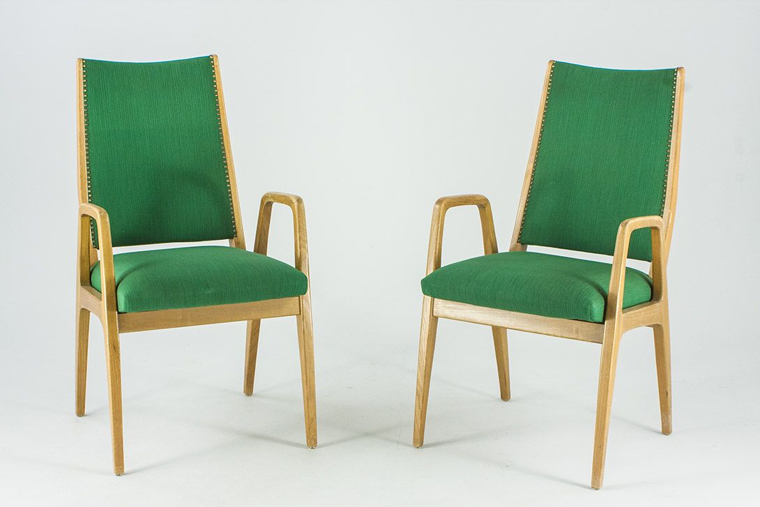 Foto Wooden Armchair with Green Upholstery, High Number