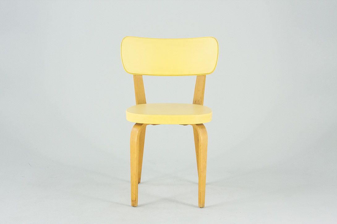 Foto Wooden Kitchen Chair with Yellow Upholstery