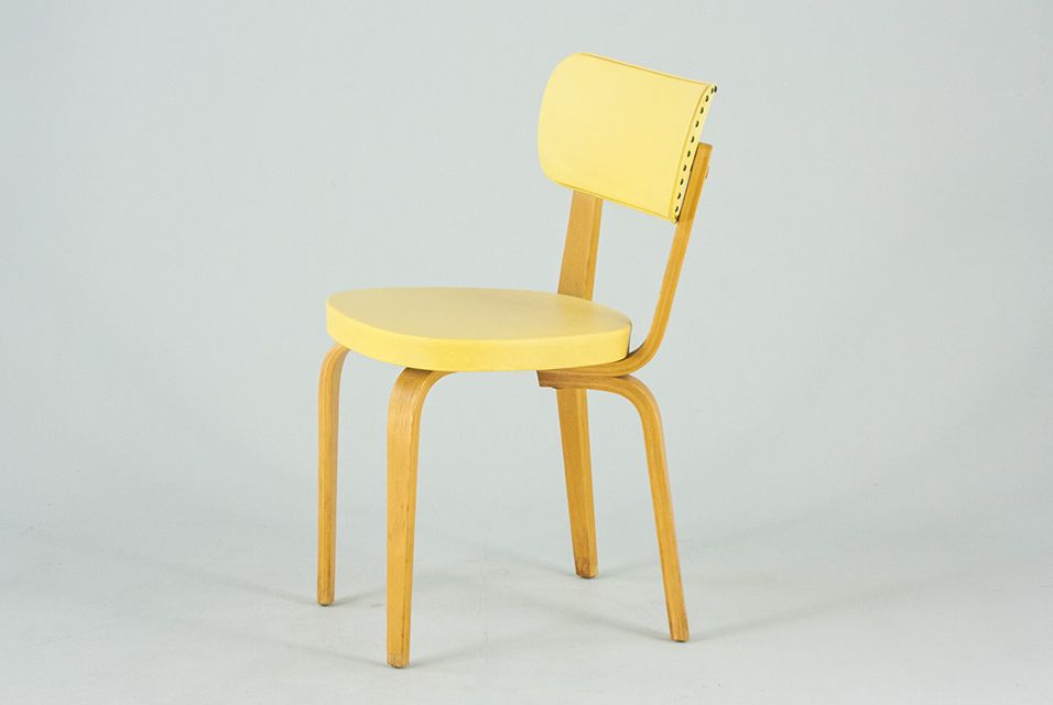 Foto Wooden Kitchen Chair with Yellow Upholstery