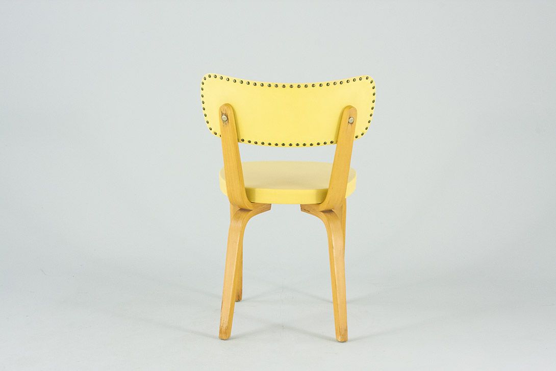 Foto Wooden Kitchen Chair with Yellow Upholstery