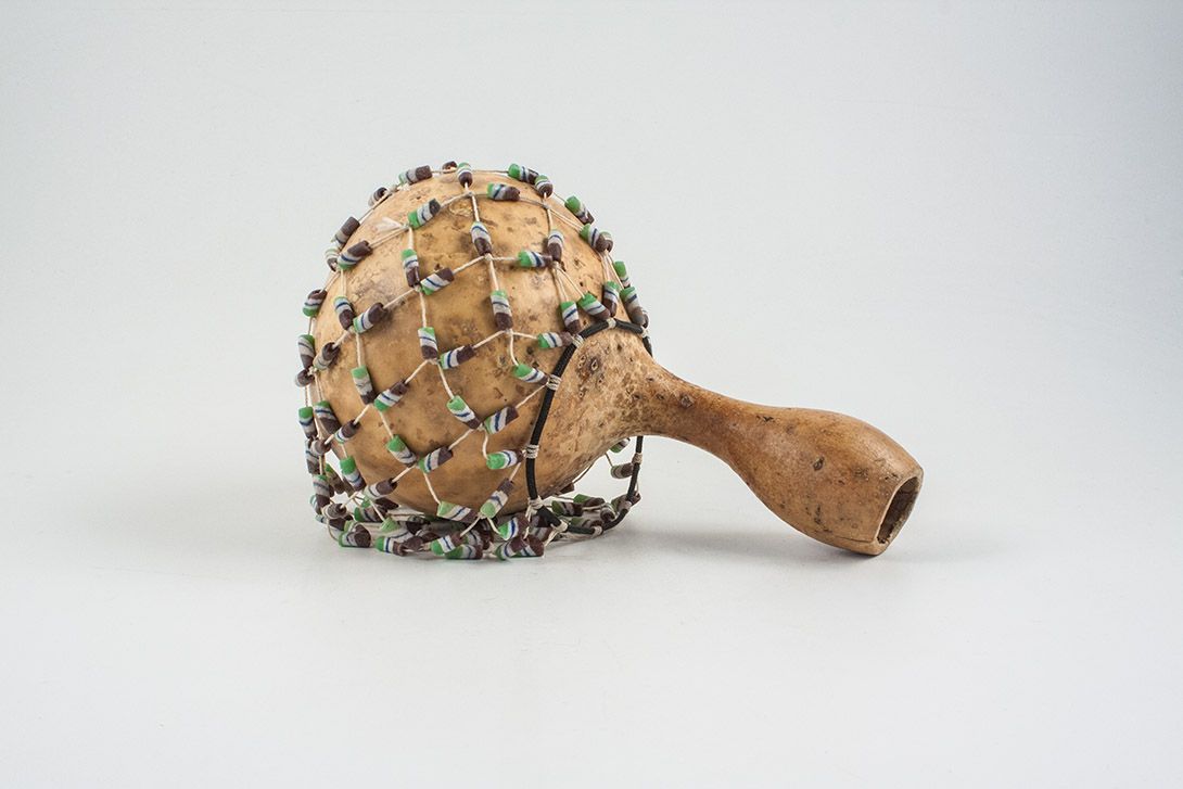 Foto Rattle with Pearl Net Ethiopia 1965 h30x19