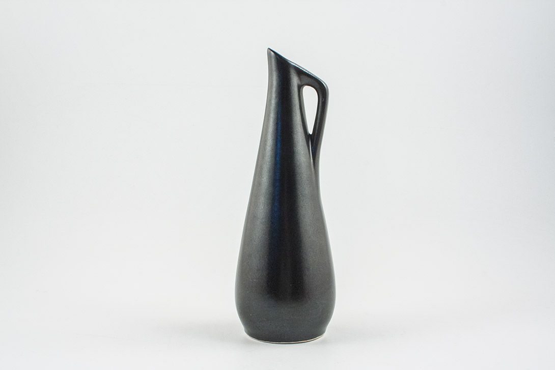 Foto Black Elongated Vase with Small Handle