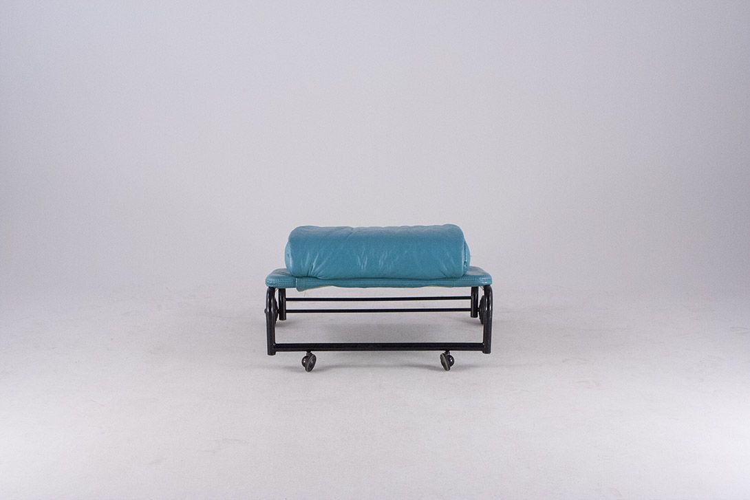 Foto Memphis Blue Leather Ottoman 1982